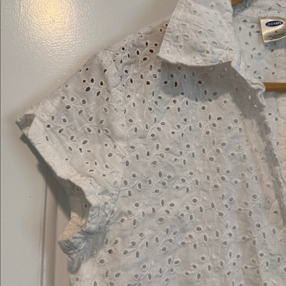 Old Navy White Eyelet Button Down Shirt 100% Cotton Size Small - Picture 2 of 5